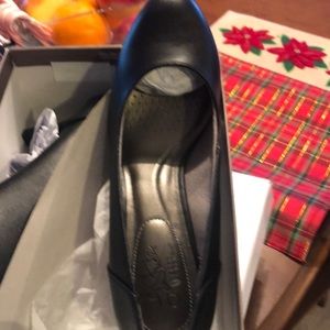 Life Stride Presto Black Arizona Pumps